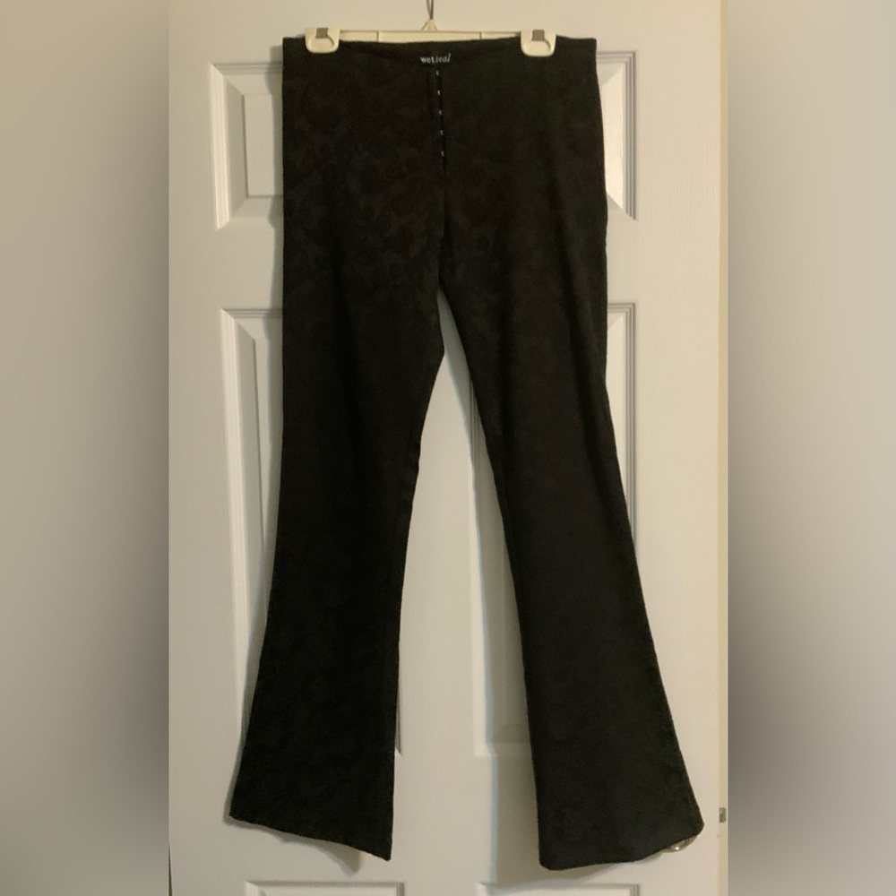 Wet Seal Slim to Flare Black on Black Texture/Print Pants Sz 5-6